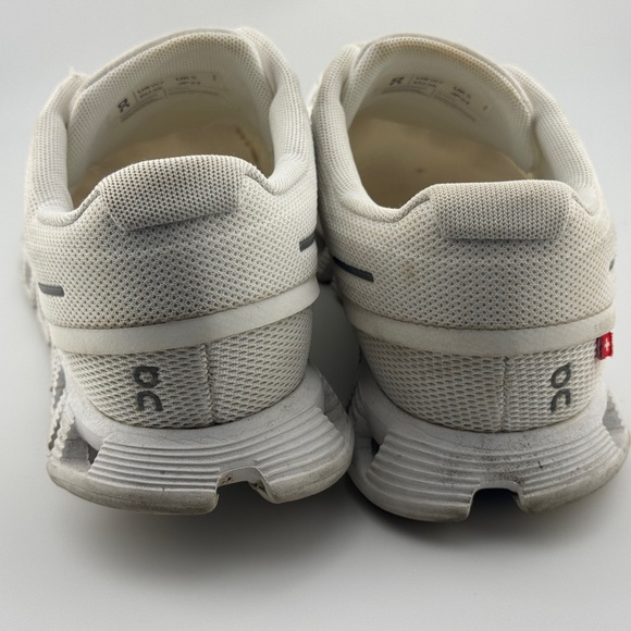 On Running Cloud 5 All White Triple White 59.98918 womens Running Sneakers Sz 7 - Picture 5 of 9